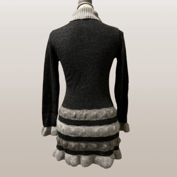 Beautiful Knitted Mini Sweater Dress - Size Small/Medium - Picture 8 of 10